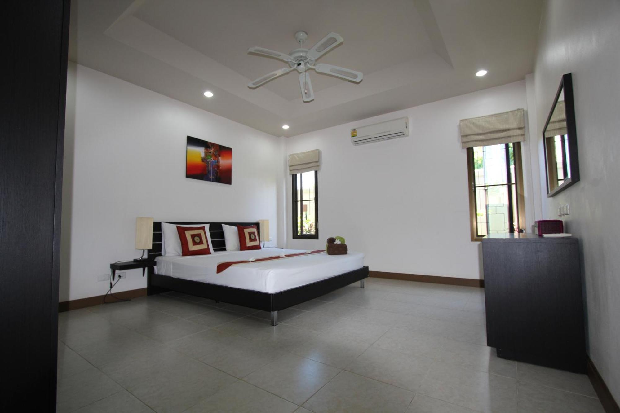 Babylon Pool Villas Nai Harn Rom bilde